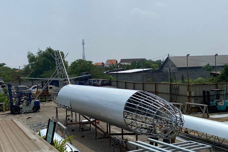 Replika pesawat tempur Il-28 yang dibuat perusahaan otomotif modifikasi PT Inti Maju Cemerlang di Sidoarjo