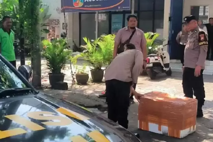 Geger Kotak Mencurigakan di Jalan Pahlawan Tulungagung, Ternyata Berisi 120 Paket Daging Grill