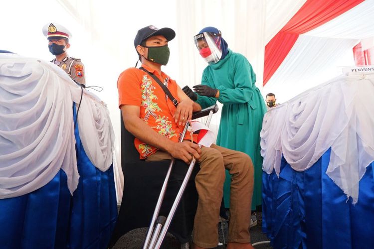Sebanyak 50 penyandang disabilitas di Kabupaten Banyuwangi, Jawa Timur, menjalani vaksinasi Covid-19, Selasa (10/8/2021).