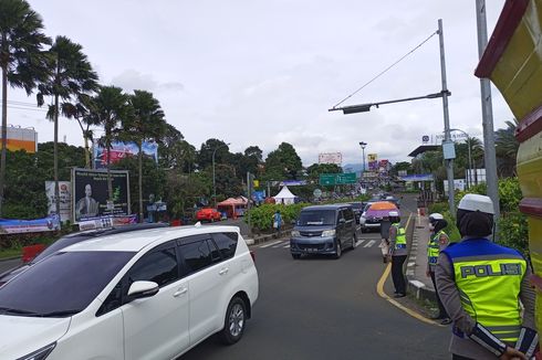 Arus Lalin Kendaraan di Puncak Bogor Padat, One Way Arah Jakarta Diberlakukan