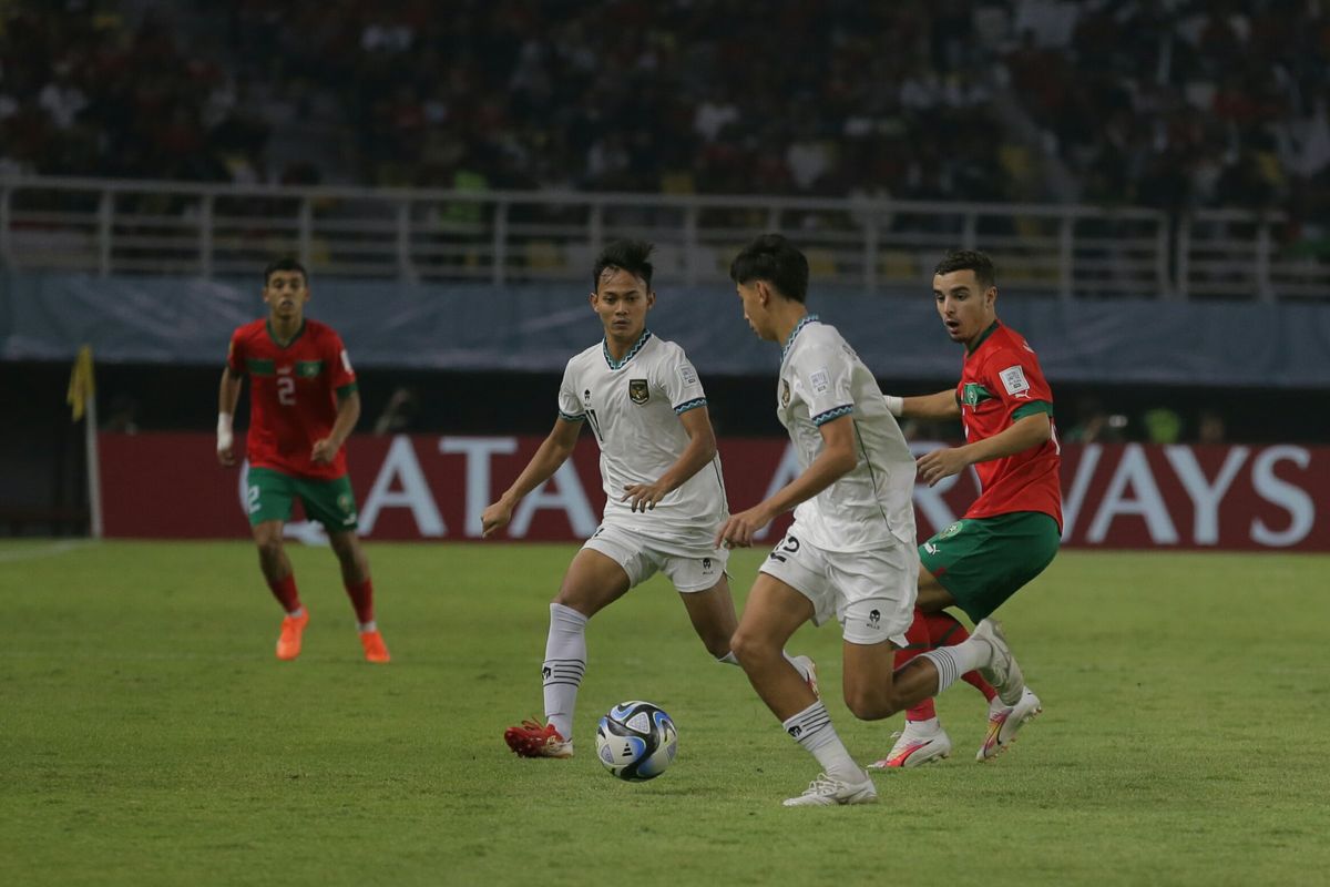 Suasana laga timnas U17 Indonesia vs Maroko pada Piala Dunia U17 2023 di Stadion Gelora Bung Tomo Surabaya, Kamis (16/11/2023).