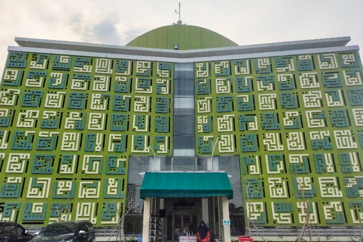 Masjid Asmaul Husna di Gading Serpong, Kelapa Dua, Tangerang.