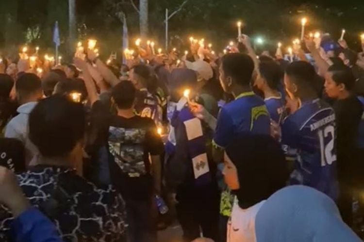 Doa bersama dan ikrar dari supporter Balikpapan untuk tragedi Kanjuruhan, Malang