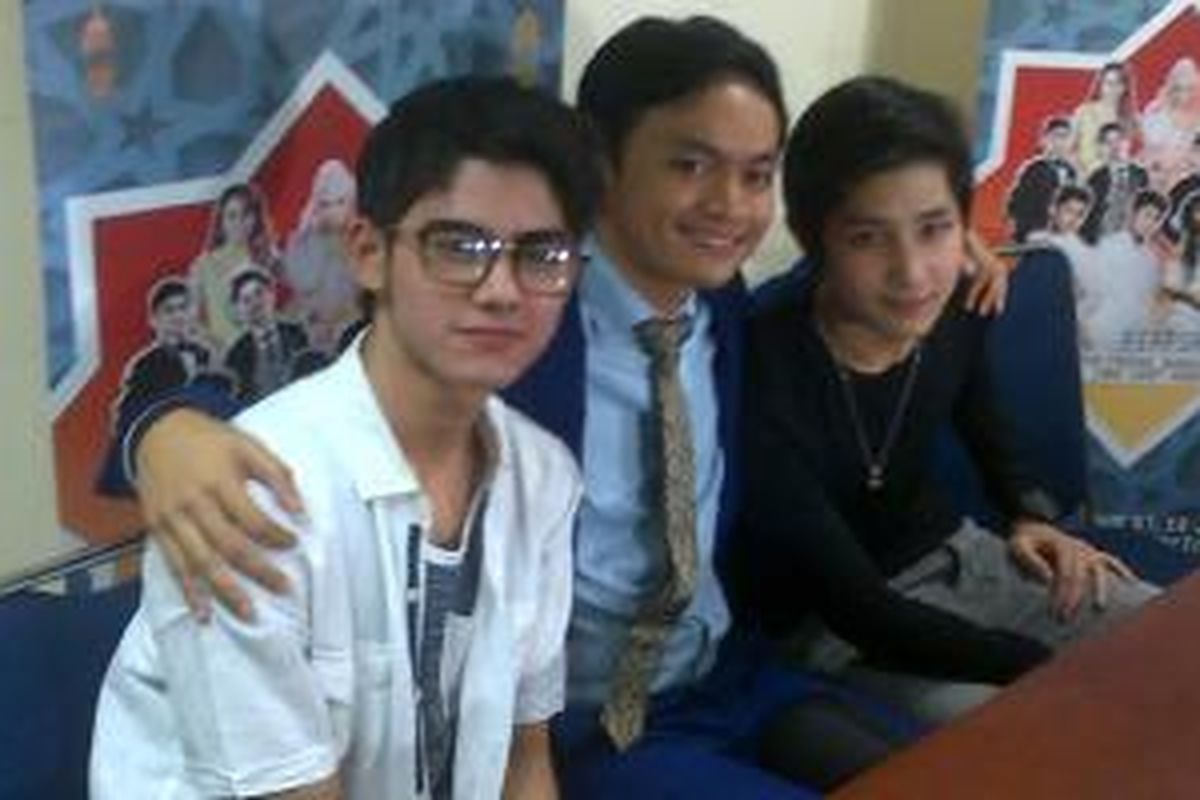 Aliando Syarief, Calvin Jeremy, dan Teuku Rassya diabadikan usai acara buka bersama di Ritz Carlton, Jakarta Selatan, Jumat (10/7/2015) malam.