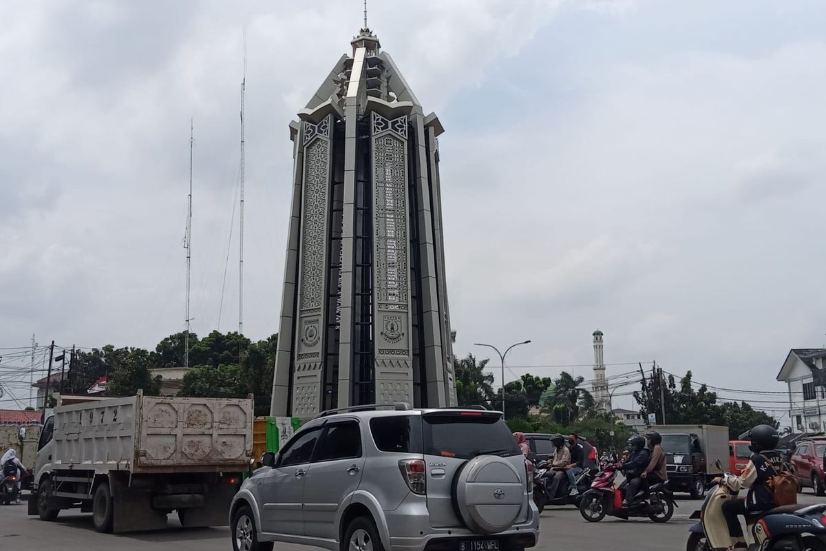 Tugu Pamulang berdiri gagah usai direvitalisasi.