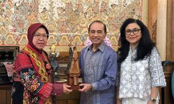 Lebaran di KBRI Paris, Risma Berbagi Cerita dan Promosikan Produk Lokal