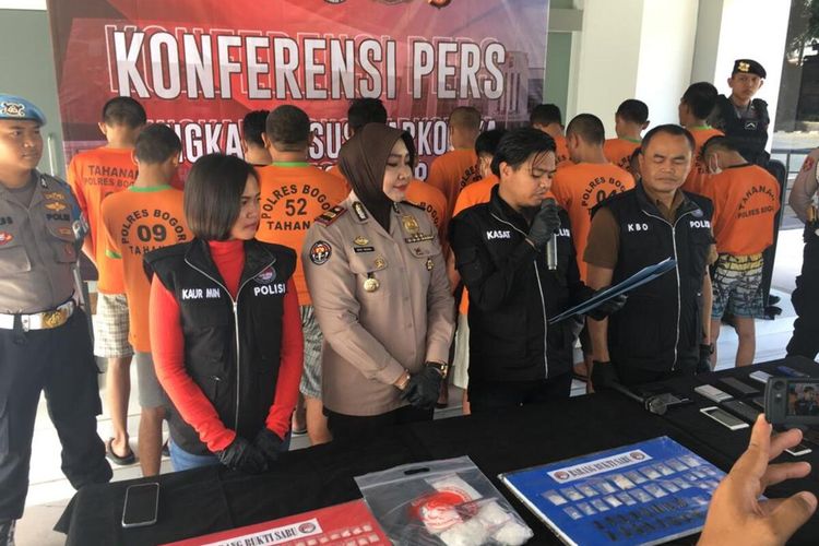 Satuan Narkoba Polres Bogor, Jawa Barat, mengungkap kasus peredaran narkoba jenis sabu dengan menetapkan 14 tersangka.