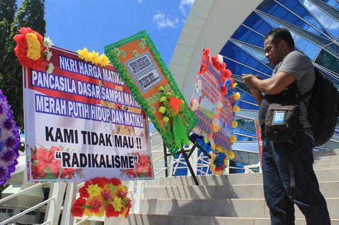 Kantor Gubernur dan Polda NTT Dibanjiri Karangan Bunga Tolak Radikalisme