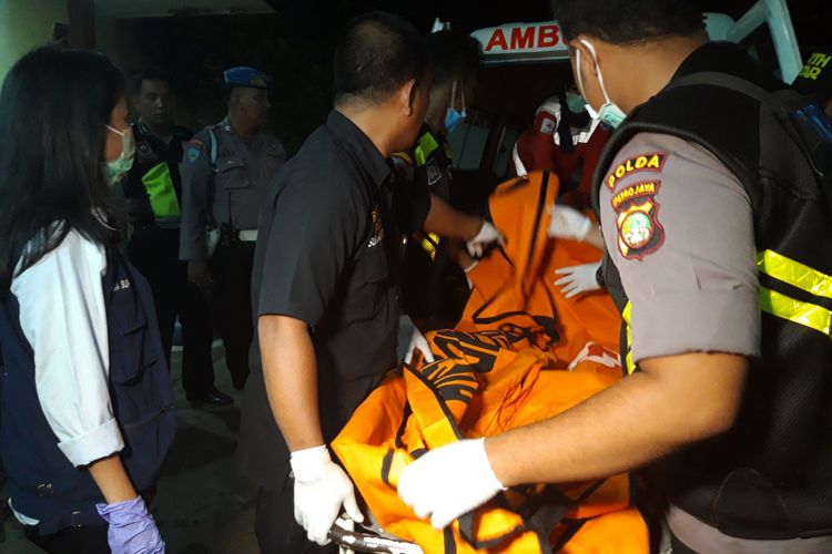 Sebelas kantong jenazah kembali tiba di RS Polri, Kramatjati, Jakarta Timur, Senin (29/10/2018) malam