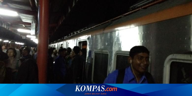 Aliran Listrik Padam, Perjalanan KRL dari Tangerang ke ...