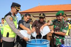 Polisi Musnahkan 427 Liter Arak Oplosan di Buleleng, Pedagang Dibina