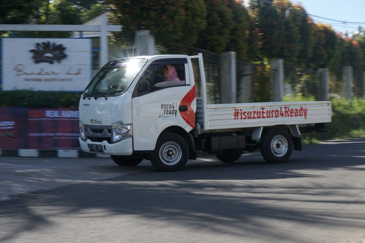 Isuzu Indonesia memperkenalkan kendaraan niaga, Isuzu Traga dan All New Isuzu D-Max, dalam acara Isuzu Real Harvester Camp