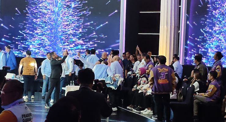 Anak Prabowo Berbincang Akrab dengan Puan Maharani saat Jeda Iklan Debat