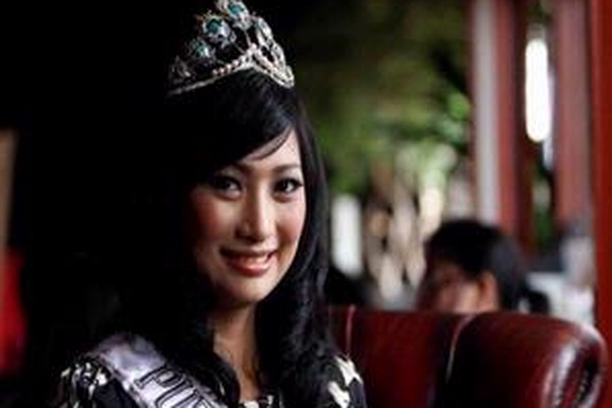 Runner-up I Puteri Indonesia 2009, Zukhriatul Hafizah, berhasil mengajak enam kontestan Miss International untuk berwisata ke Bali.