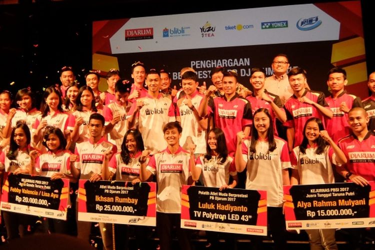 Total hadiah lebih dari Rp 115 juta diberikan oleh Djarum Foundation kepada para atlet muda berprestasi dalam acara bertajuk ?Penghargaan Atlet Muda Berprestasi PB Djarum 2017? di kawasan Senayan, Jakarta, Kamis (11/1).