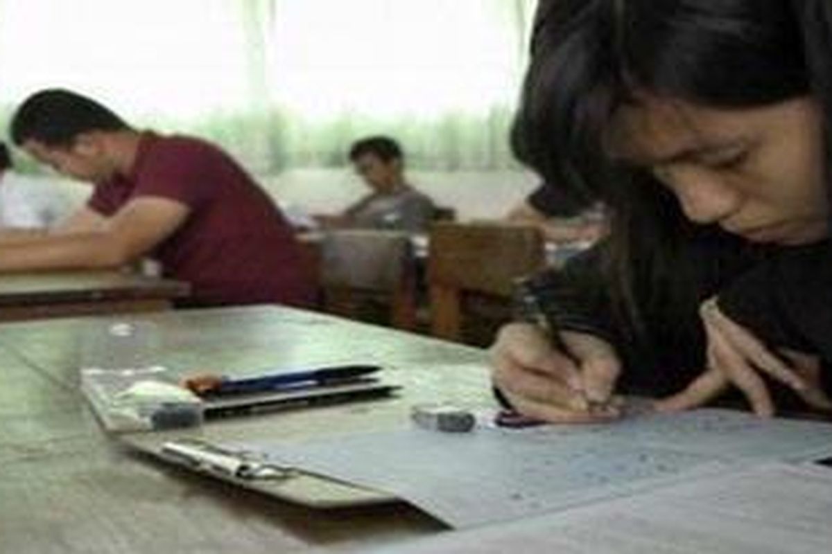 Ilustrasi: Tes Potensi Akademik atau TPA diperkenalkan di SNMPTN 2009 untuk menuntut kemampuan alamiah peserta. Bisa dilatih, tetapi sulit dihafalkan, karena TPA bukan model pelajaran yang bisa diajakrkan di bimbingan belajar. 