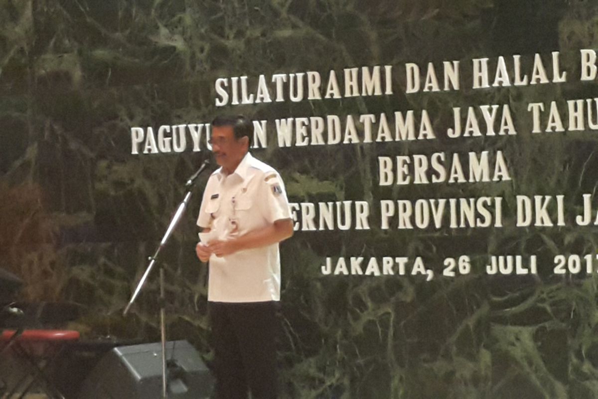 Gubernur DKI Jakarta Djarot Saiful Hidayat memberikan sambutan dalam acara halalbilalal Paguyuban Werdatama Jaya di Balai Kota DKI Jakarta, Rabu (26/7/2017).