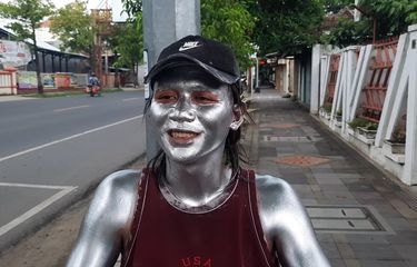 Cerita Manusia Silver Asal Blora, Alami Iritasi Mata demi Nafkahi ...