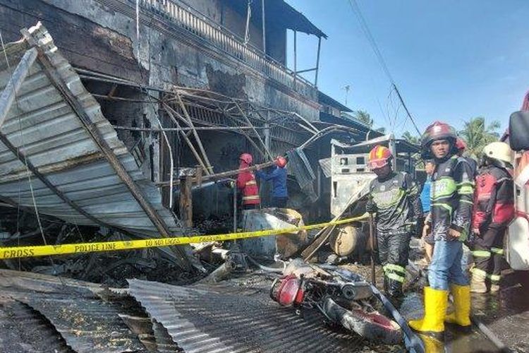KEBAKARAN - Potret ruko 2 lantai di jalan Ring Road III Samarinda pasca terbakar, Sabtu (16/3)2024) pagi tadi.