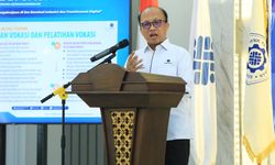 Sekjen Kemenaker: Polteknaker Harus Bisa Ciptakan SDM Unggul dan Kompeten