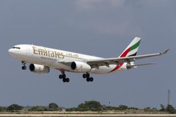 Salah satu pesawat terbang milik maskapai penerbangan Emirates Airlines.