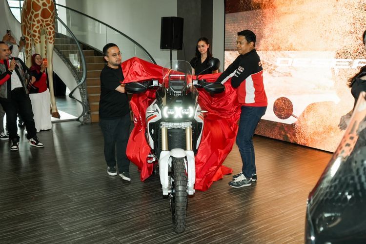 Ducati DesertX V2 Resmi Mengaspal di Indonesia, Ini Spesifikasinya