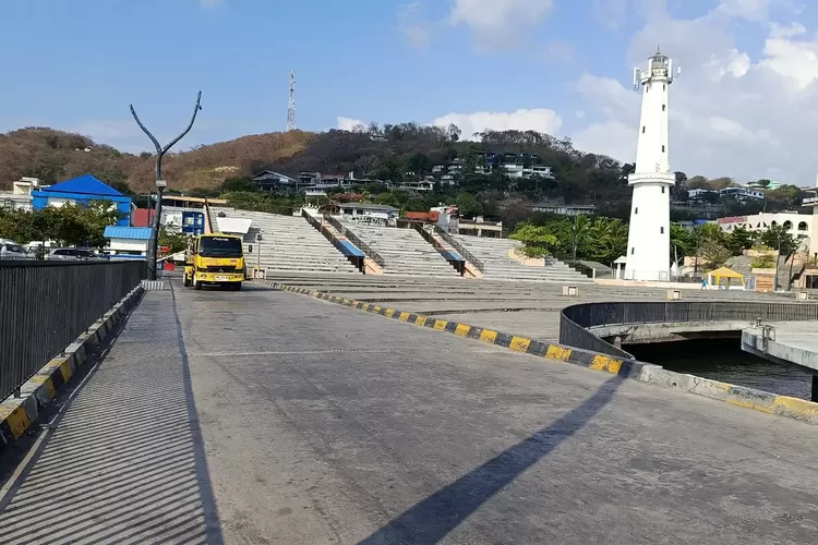 Udara Kabur di Labuan Bajo Mereda, Visibilitas Belum Normal