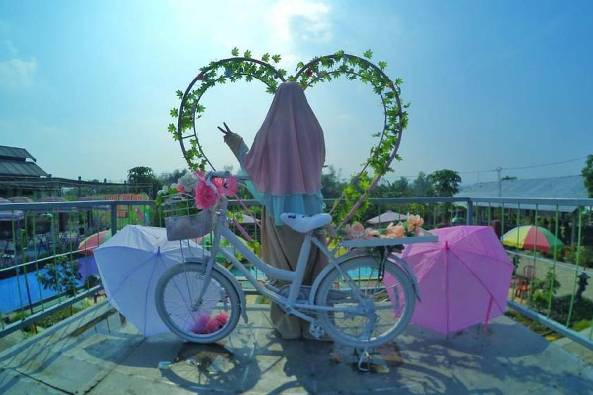 Bali Tani Jombang adalah salah satu agrowisata di Jombang, Jawa Timur. 