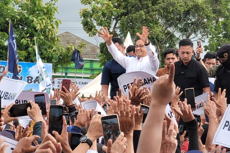 Calon Presiden nomor urut 01 Anies Baswedan menggelar kampanye akbar di lapangan Krida Nusantara Cilacap, Jawa Tengah, Rabu (24/1/2024) sore.