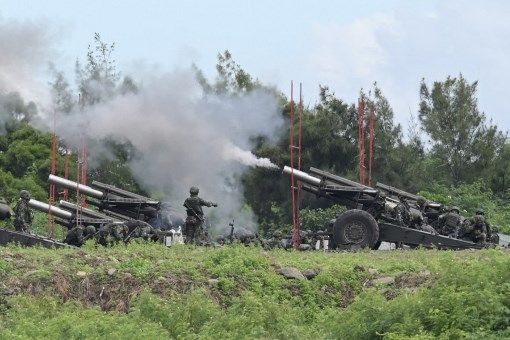 China Perluas Area Latihan Perang, Taiwan Simulasi Tembakan Langsung Artileri Howitzer