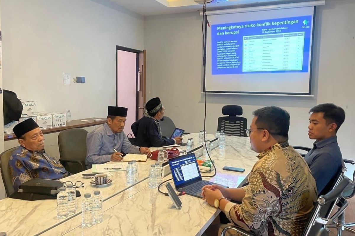 Komisi Fatwa MUI menerima kunjungan Center of Economic and Law Studies (Celios) terkait permohonan fatwa gaji menteri dan wakil menteri yang merangkap jabatan sebagai komisaris di BUMN. Pertemuan ini digelar di Kantor MUI, Kamis (18/9/2025).