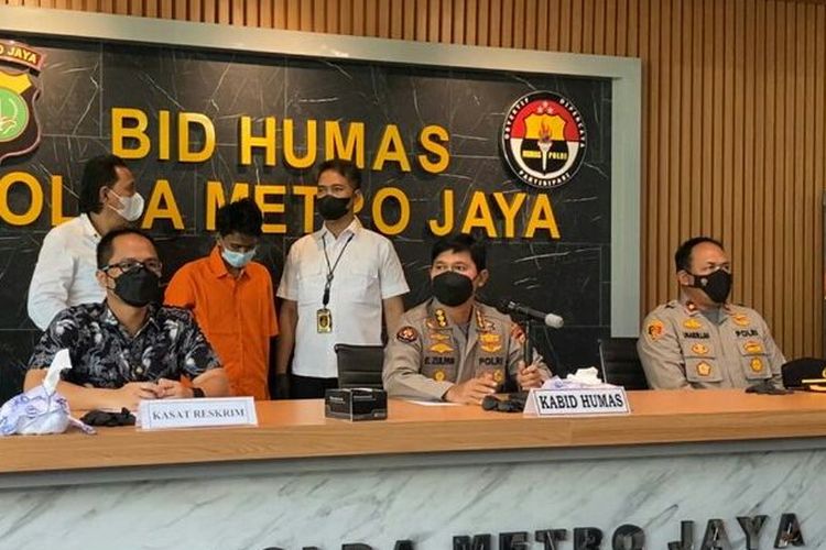 Konferensi pers pengungkapan kasus tawuran yang mengakibatkan satu orang meninggal dunia di kawasan Cipondoh, Tangerang, Jumat (29/7/2022) di Mapolda Metro Jaya.