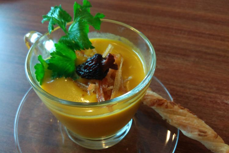 Creamy Roasted Pumpkin Soup di set menu Christmas Dinner Aston Pluit Hotel & Residence.