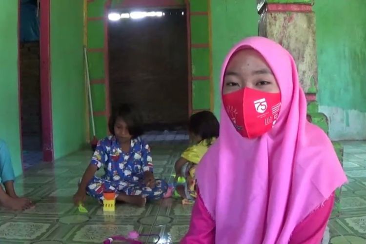 Gadis 17 tahun penggembala sapi demi menafkahi 4 adiknya yatim piatu di masa pandemi