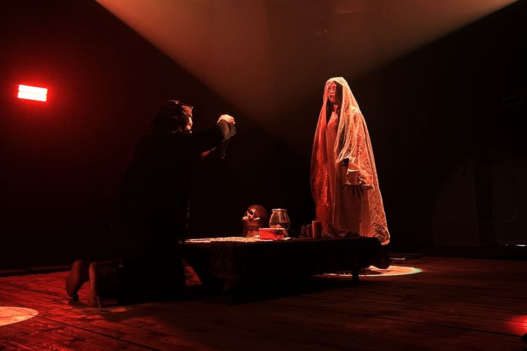 Pertunjukkan Teater Dunia Astral di Pakuwon Mall Bekasi, Rabu (6/5/2026). 