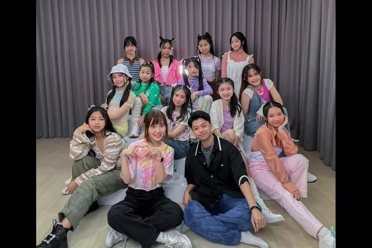 Sebanyak 12 anak terpilih untuk menjadi dancer di konser penyanyi solo Korea, IU di ICE BSD Tangerang, pada Sabtu (27/4/2024) dan Minggu (28/4/2024).