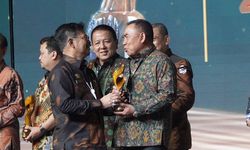 Jadikan Pertanian sebagai DNA, Bupati Jembrana Terima Anugerah Perkebunan Indonesia
