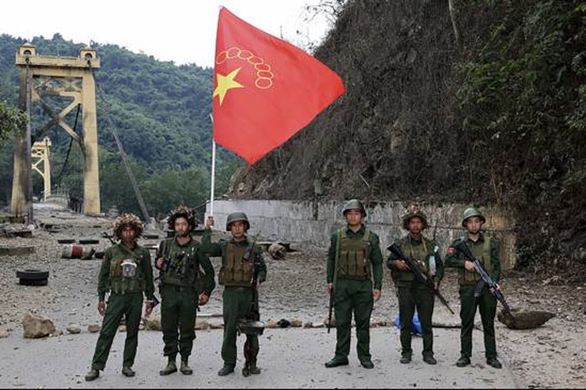 Pemberontak etnis merebut beberapa pintu perlintasan di sepanjang perbatasan Myanmar dengan China.