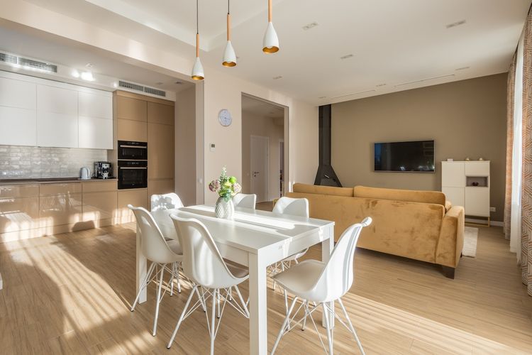 Ilustrasi meja makan. 