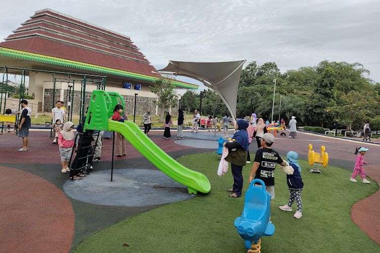 Area playground di Taman Alun-alun Kota Depok