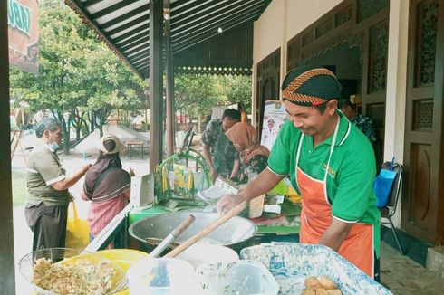 Kisah Sarwono Jual Tempe Mendoan Raksasa, Ludes 750 Lembar Dipesan Ganjar ke Makassar