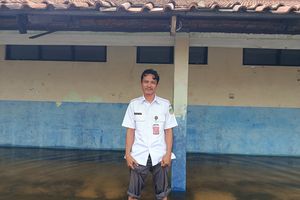 Sosok Amin, Dedikasikan Separuh Hidup Untuk Pendidikan di Pelosok Bekasi