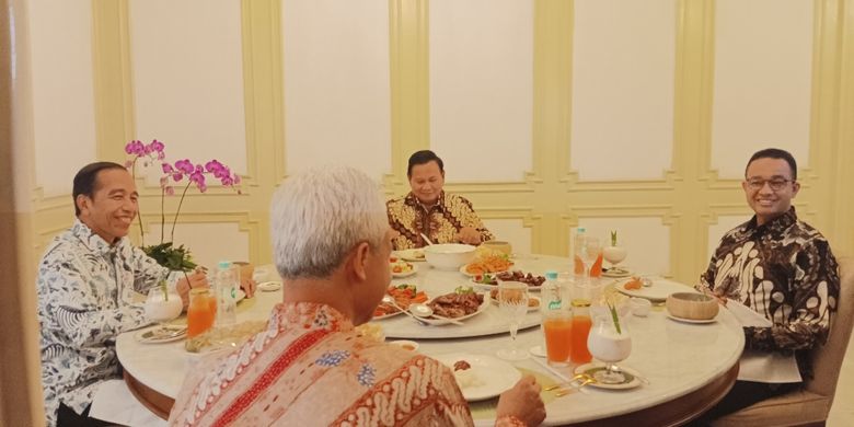 Presiden Joko Widodo saat mengajak para bakal calon presiden (capres), yakni Ganjar Pranowo, Prabowo Subianto dan Anies Baswedan makan siang bersama Istana Merdeka, Jakarta, pada Senin (30/10/2023).
