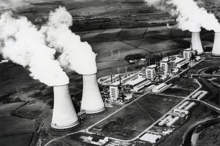 PLTN Calder Hall di Inggris pada 1973.