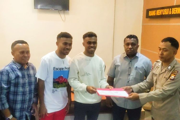 Pemain Malut United, Yakob dan Yance Bersaudara Laporkan 6 Akun Medsos Lakukan Serangan Rasisme ke Polisi