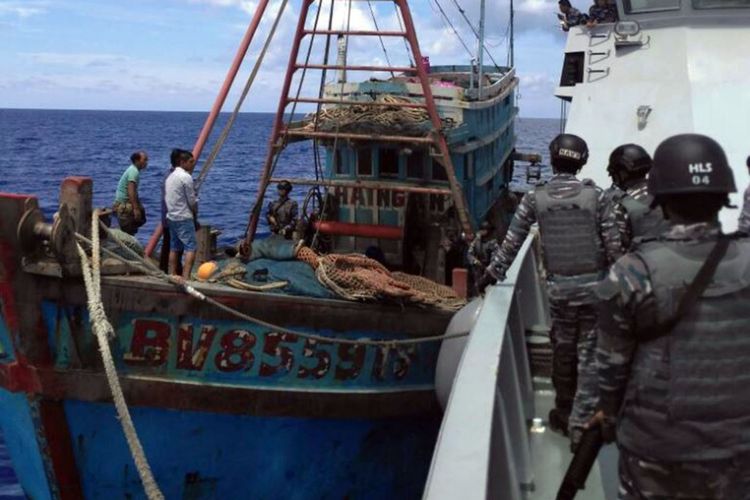 Satu unit kapal ikan asal Vietnam Vietnam BV 93529 TS GT 97 yang melakukan pencurian Ikan di perairan ZEEI Laut Natuna, Kepulauan Riau (Kepri) kembali ditangkap.