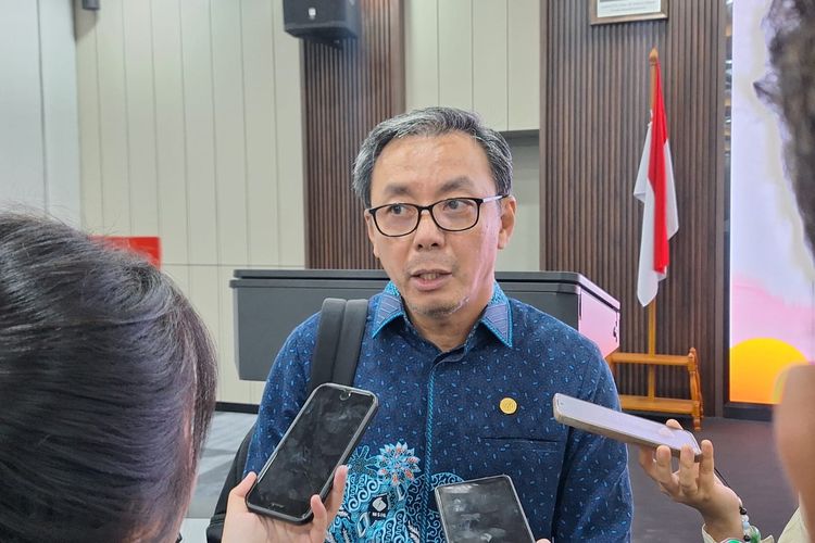 Ketua Bidang Literasi dan Perlindungan Konsumen AAJI Wianto Chen dalam konferensi pers Laporan Kinerja Industri Asuransi Jiwa Periode Januari-Maret 2026, Selasa (2/6/202).