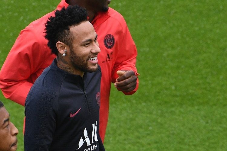 Neymar berlatih jelang laga PSG vs Rennes dalam lanjutan Liga Perancis, Sabtu (17/8/2019). 