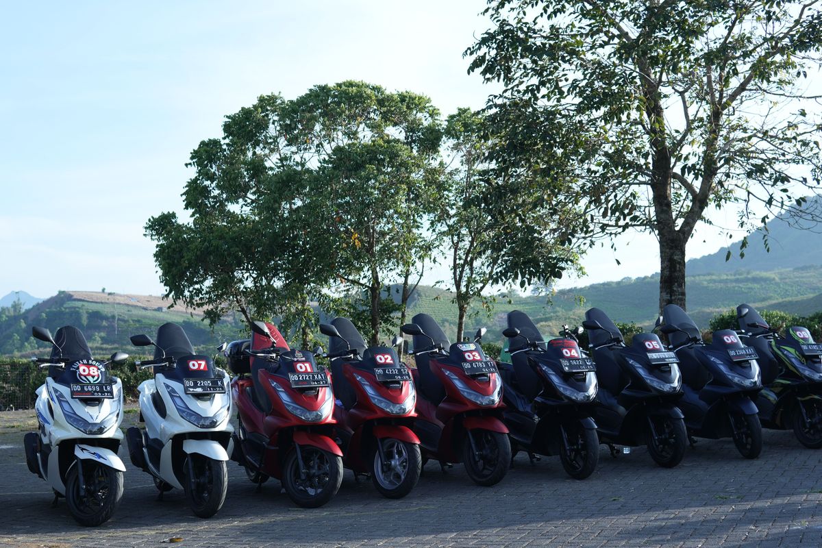 Loyalis Honda PCX 160 ramaikan HBD Makassar