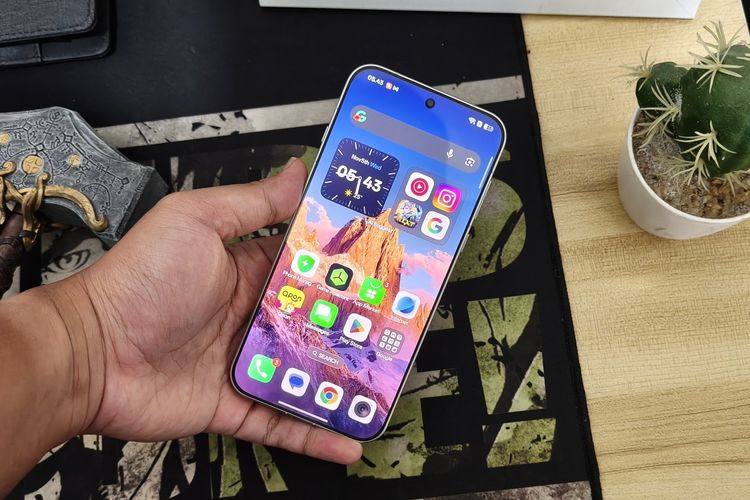 Tampilan layar Oppo Find X9 Pro yang bezelnya super tipis.